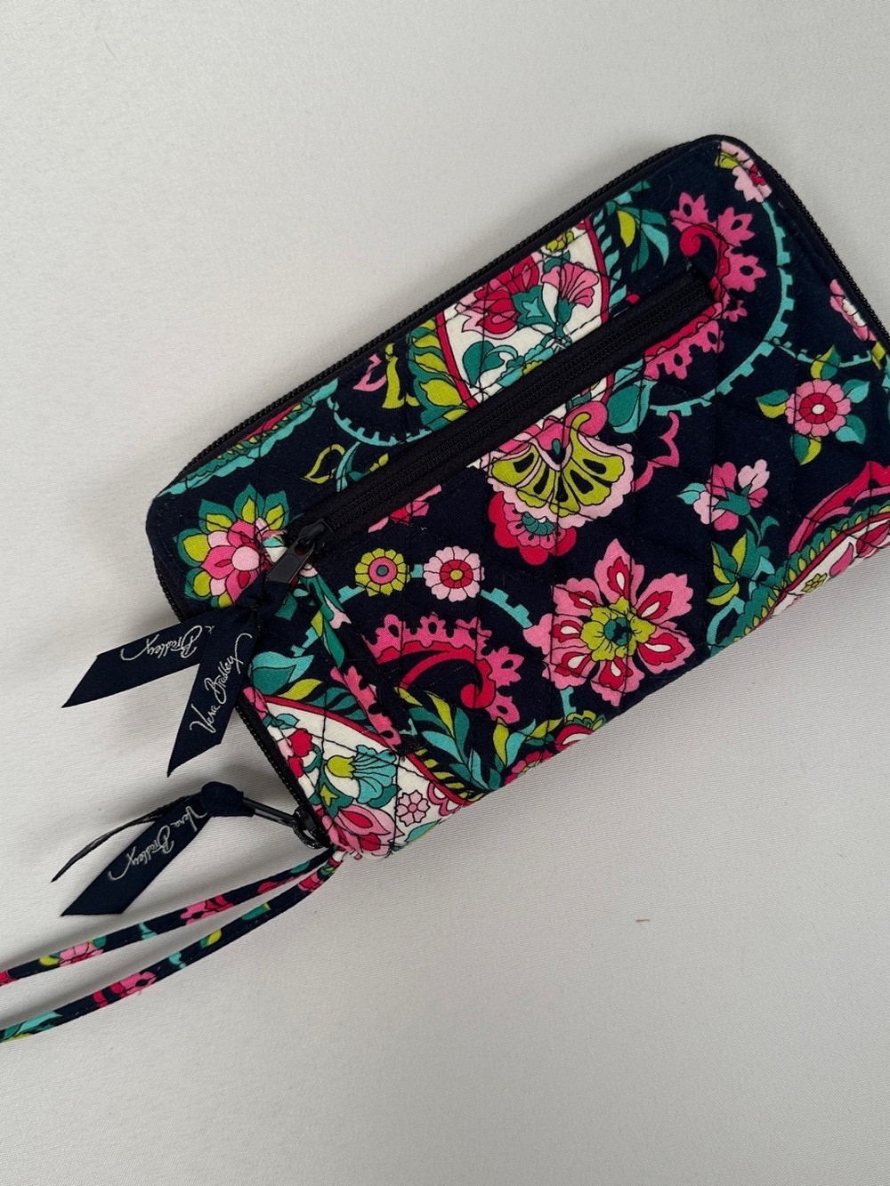 Vera Bradley NWOT Navy Quilted Floral Wristlet Retired Petal Paisley NEW